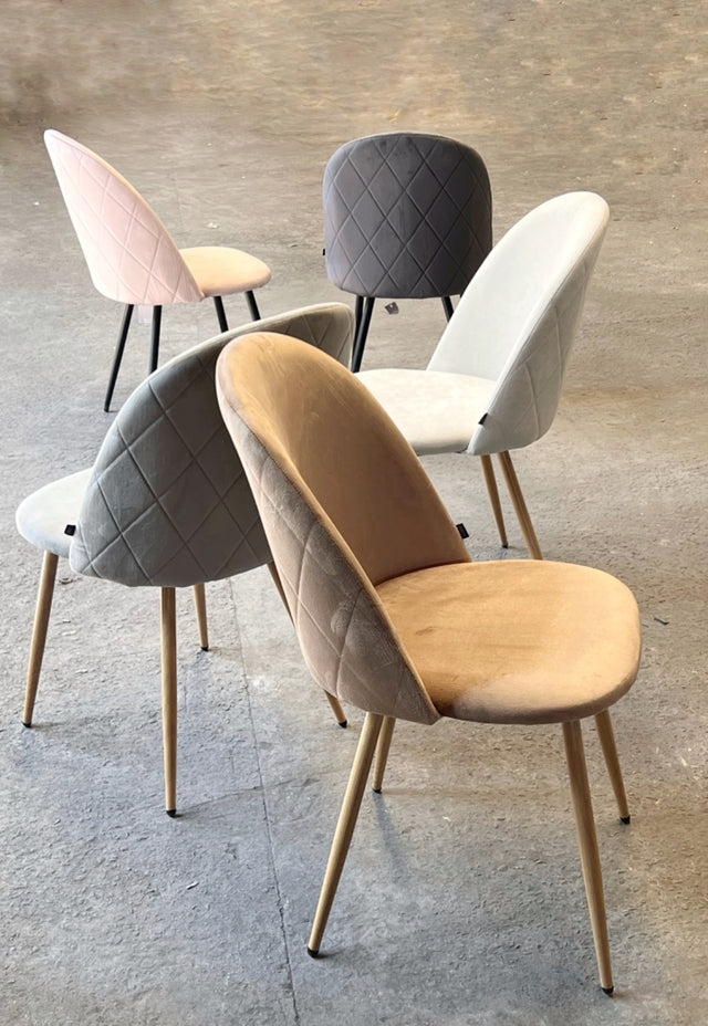 Silla Livia Matelasse Taupe Pana Base Negra