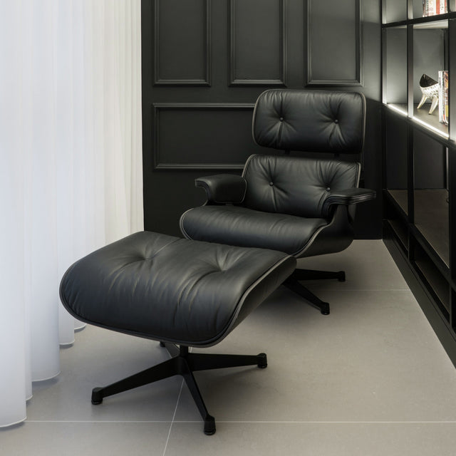 Sillón Lyra Cuero Negro con Ottomano