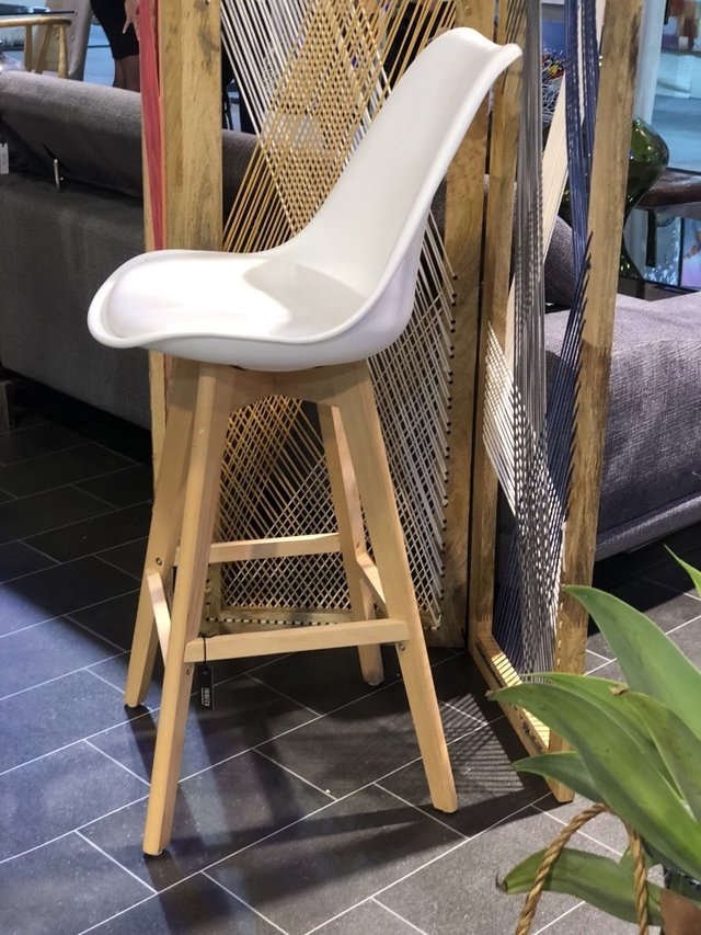 Banqueta Elba Blanca Alta Base Madera