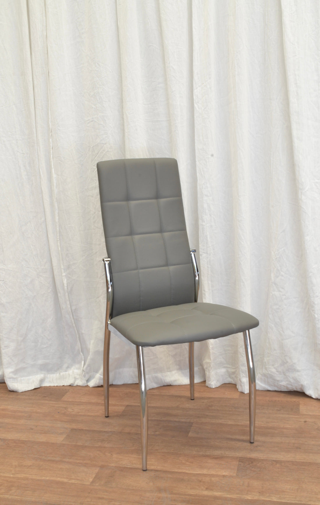 Silla Nova Ecocuero Capitoné Gris Claro