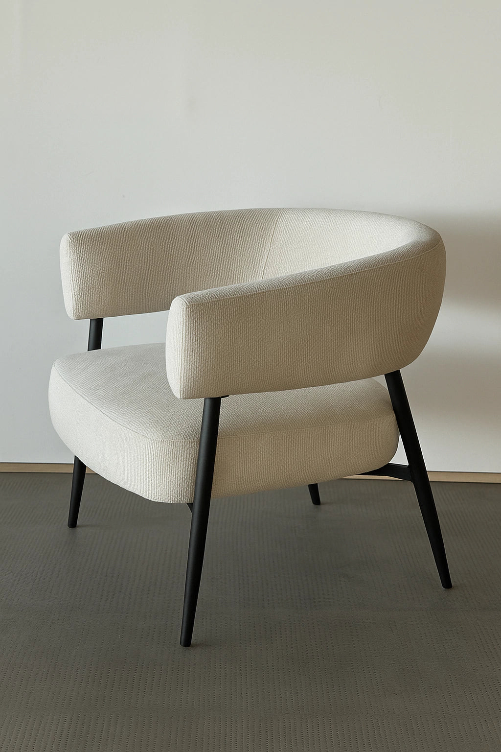 Sillon Dott Chenille Beige Base Negra