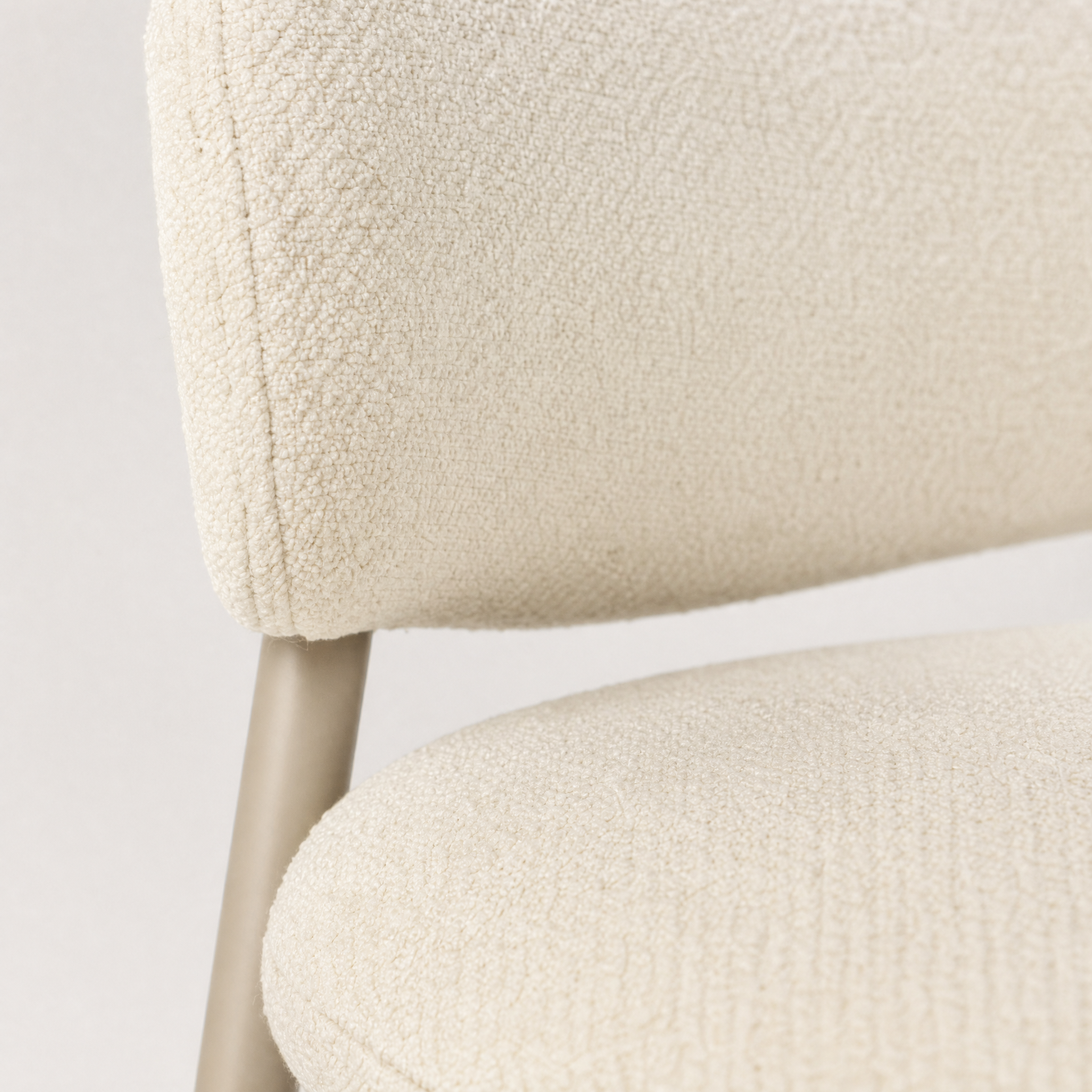Silla Zuno Off White Chenille Base Capuccino