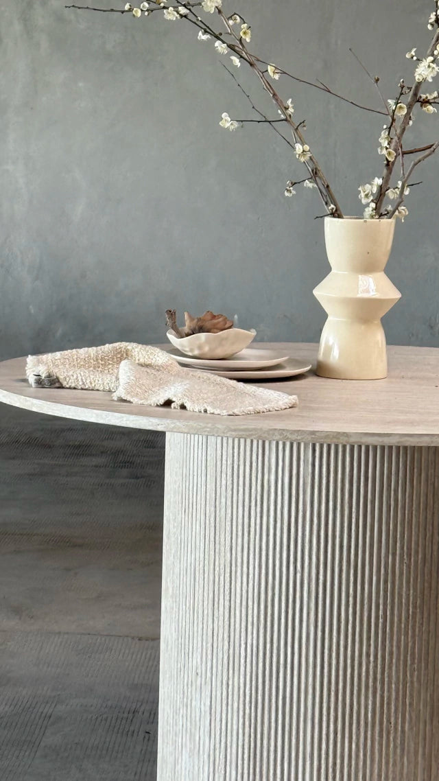 Mesa Amelia