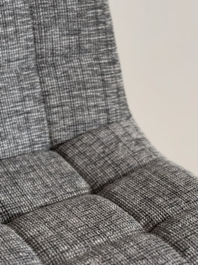 Silla Dallas Chenille Gris Oscuro Base Natural