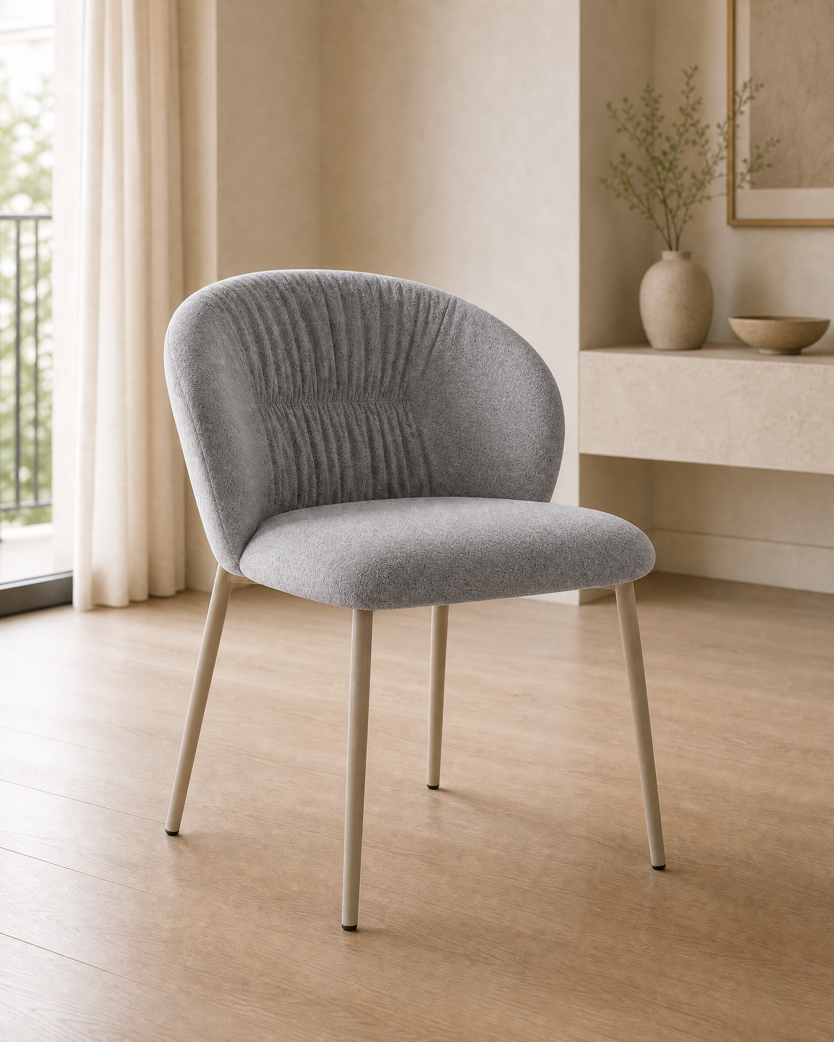 Silla Bristol Chenille Gris Base Capuccino en ambiente cálido