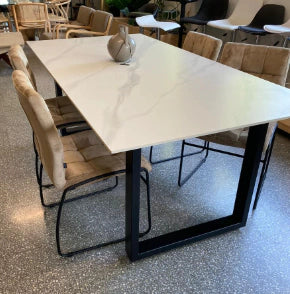 Mesa Ícaro Marmol Neolith Base Negra