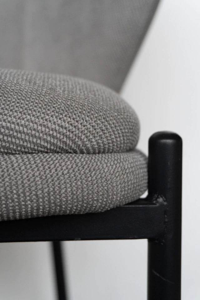 Silla Nayah Gris Base Negra