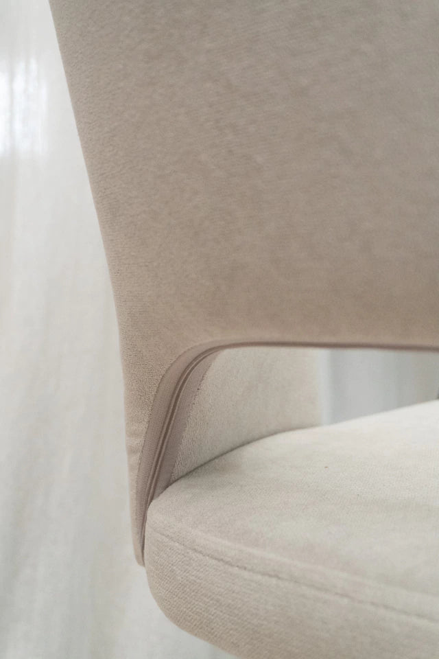 Silla Kendra Beige Chenille Base Negra