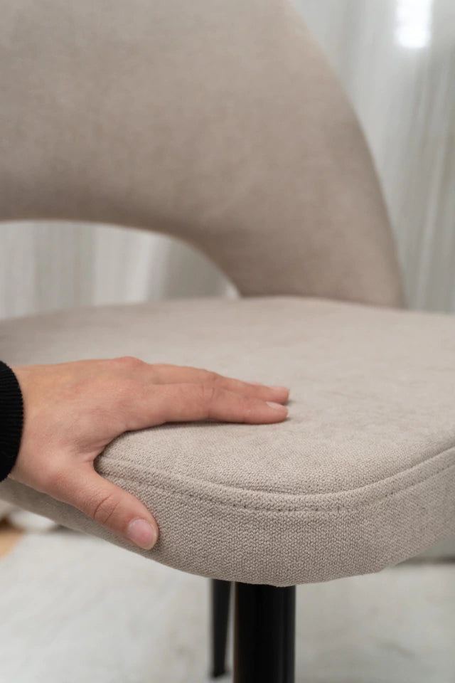 Silla Kendra Chenille Taupe Base Negra