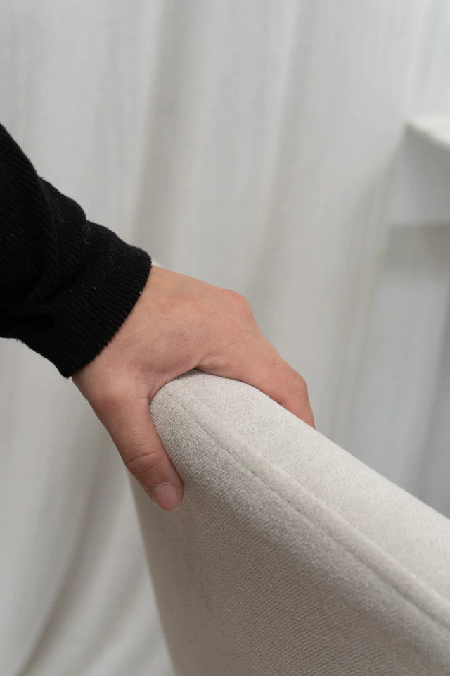 Silla Kendra Beige Chenille Base Negra