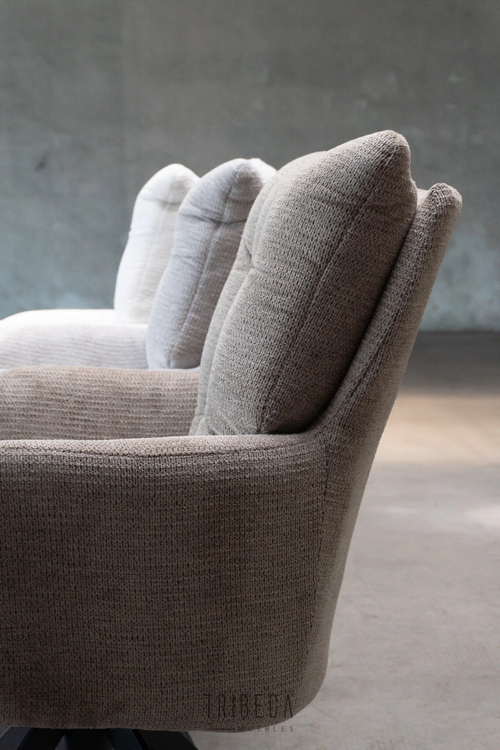 Sillón Valencia Taupe Base Negra