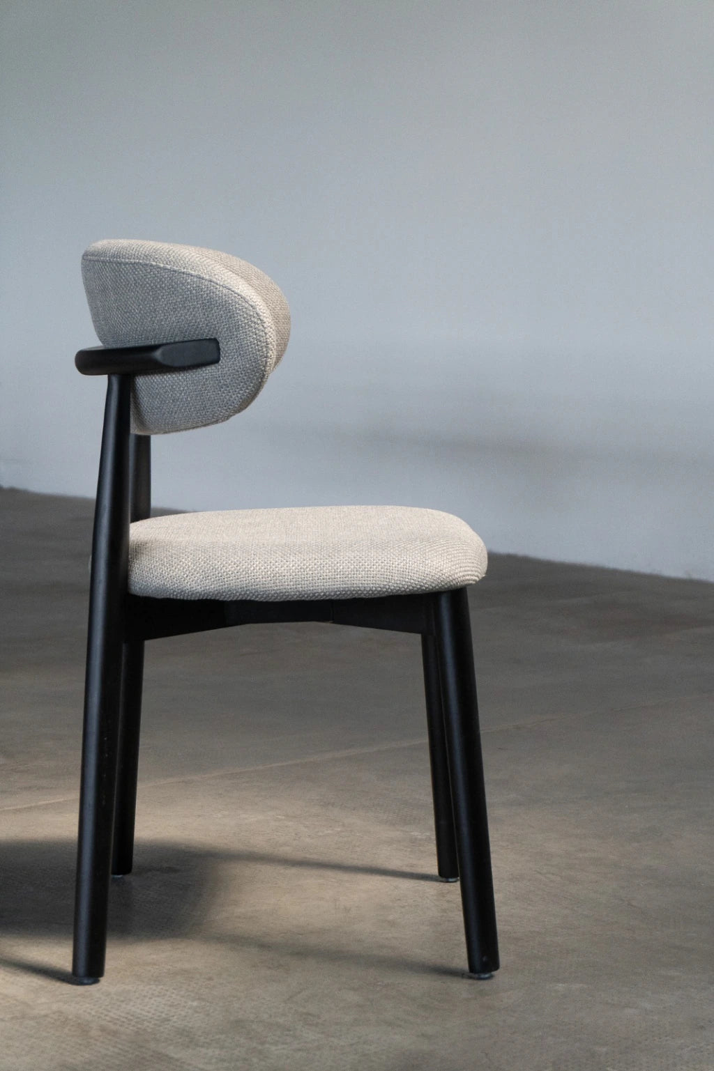 Silla Zuno Deluxe Gris Base Negra