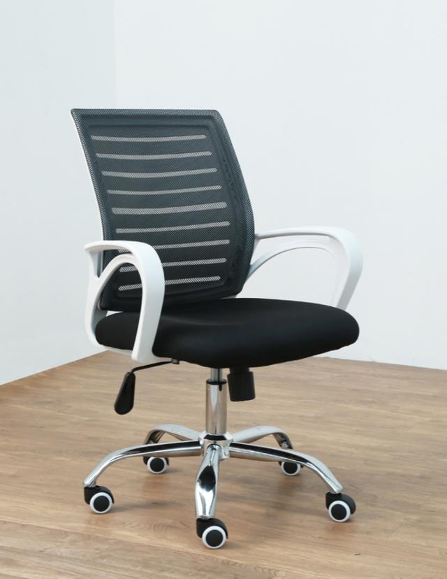 Silla Delta Negra y Blanca