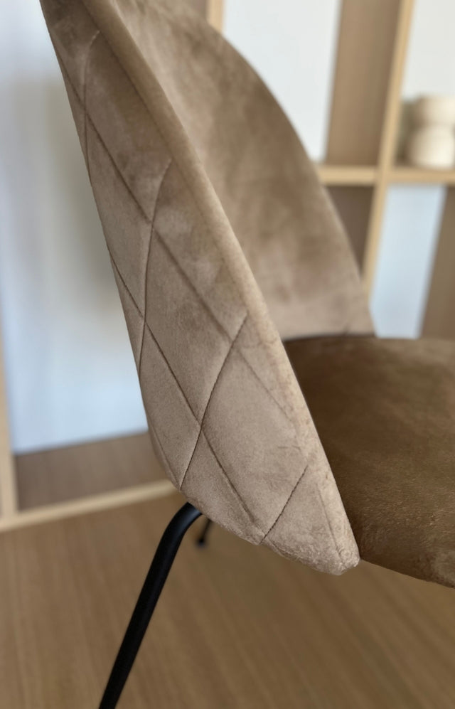 Silla Venecia Matelasse Taupe Pana Base Negra