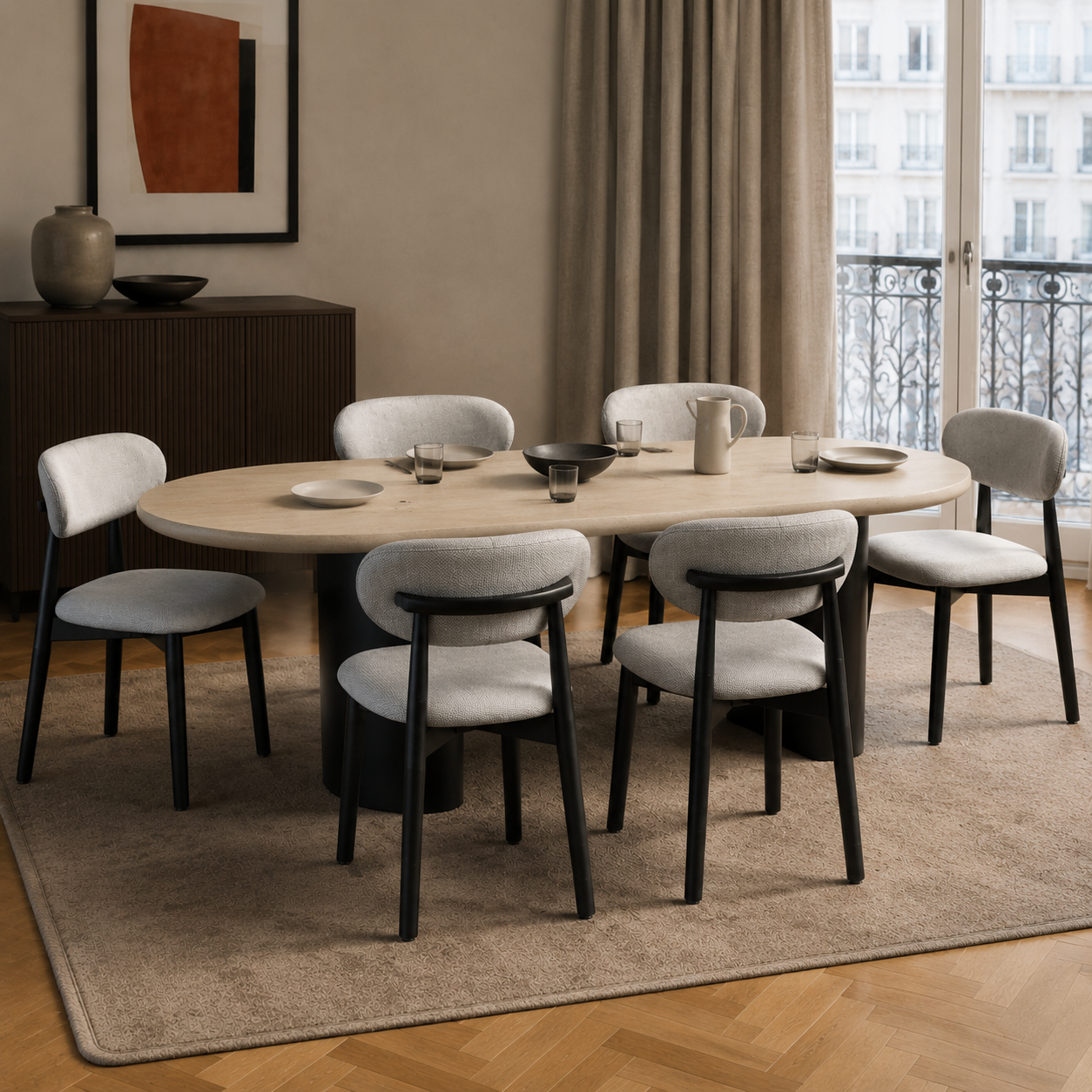 Seis sillas Zuno Deluxe grises con base negra dispuestas alrededor de una mesa de comedor ovalada.