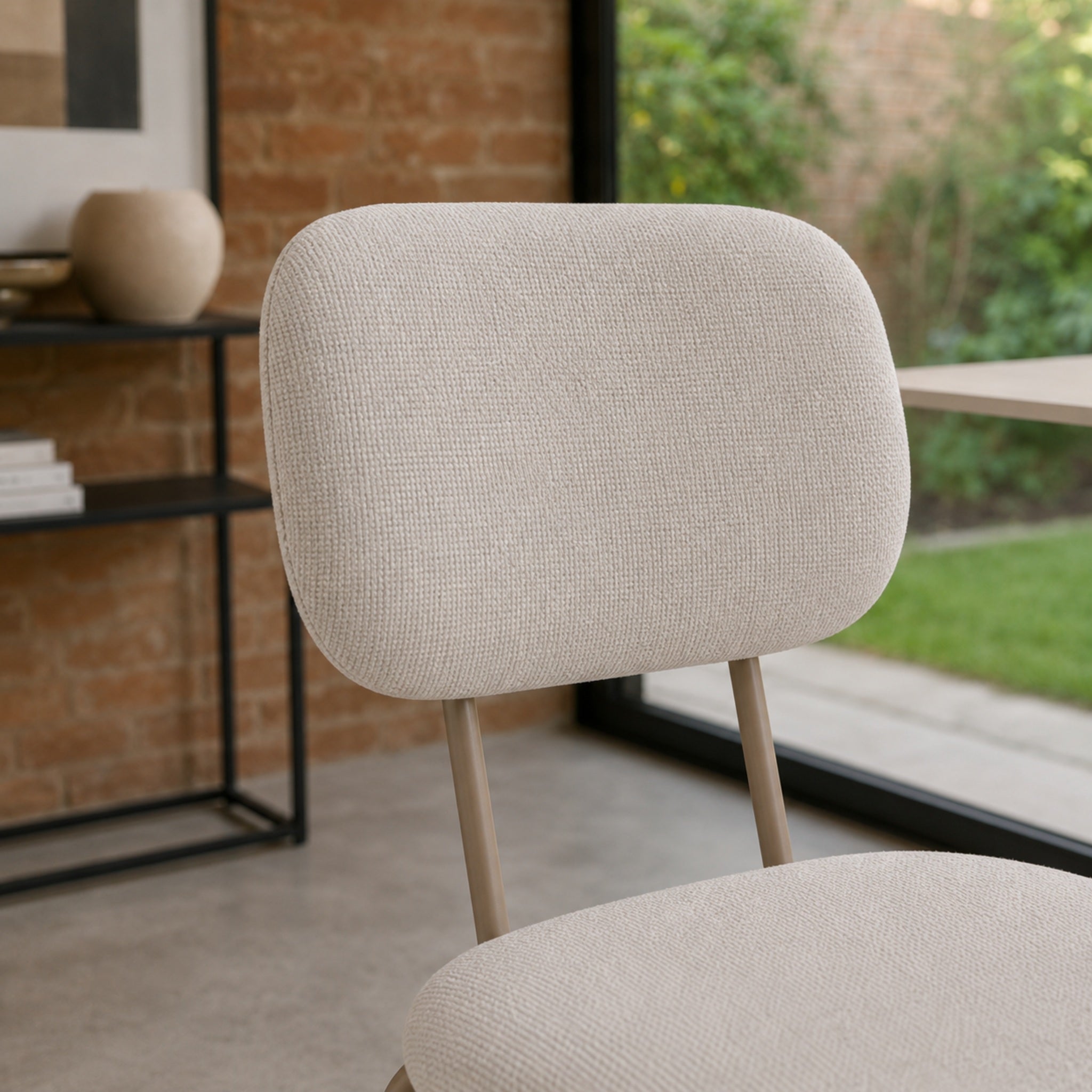 Silla Denver Chenille Gris Claro Base Capuccino