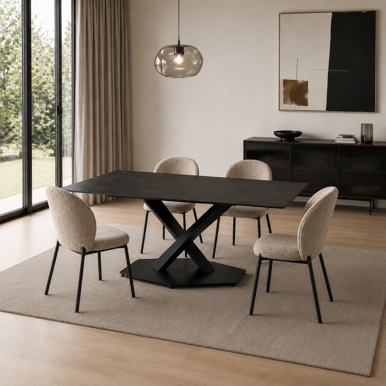 Vista en perspectiva de la mesa Cross Black Marquina de 160x90cm con base negra en un ambiente de luz natural.