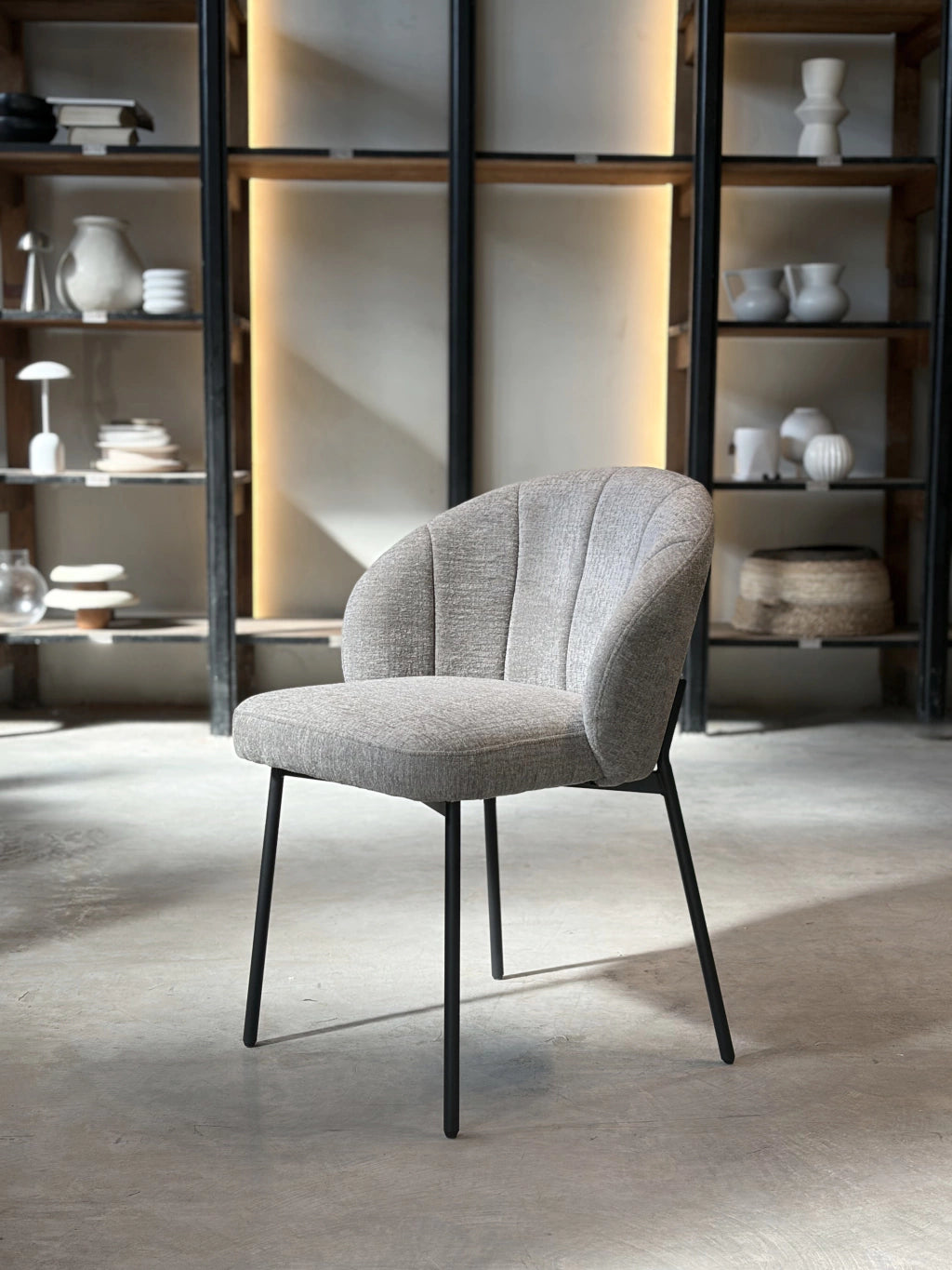 Silla Dublin Chenille Gris Oscuro Base Negra