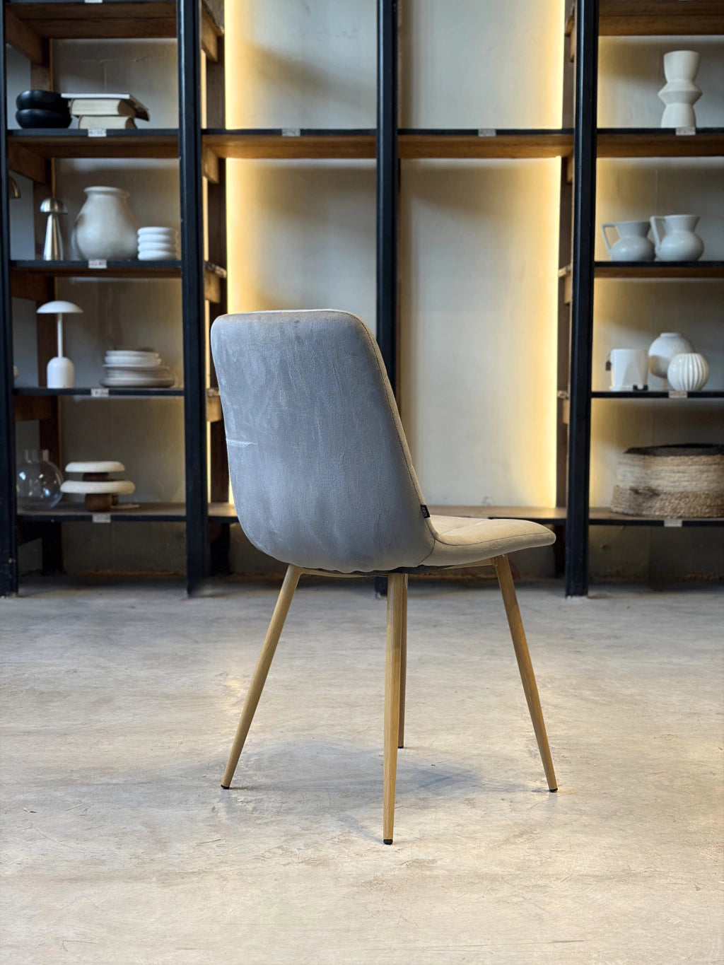 Silla Victoria Gris Oscuro Pana Base Natural