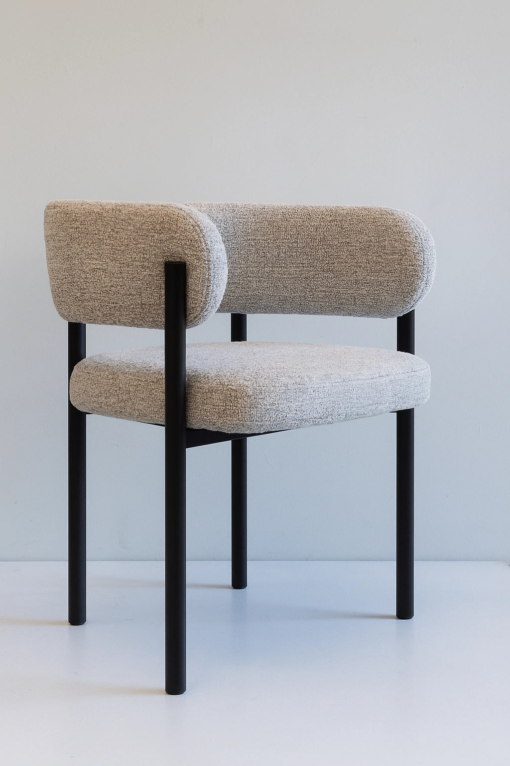 Silla Carly Chenille Gris Base Negra
