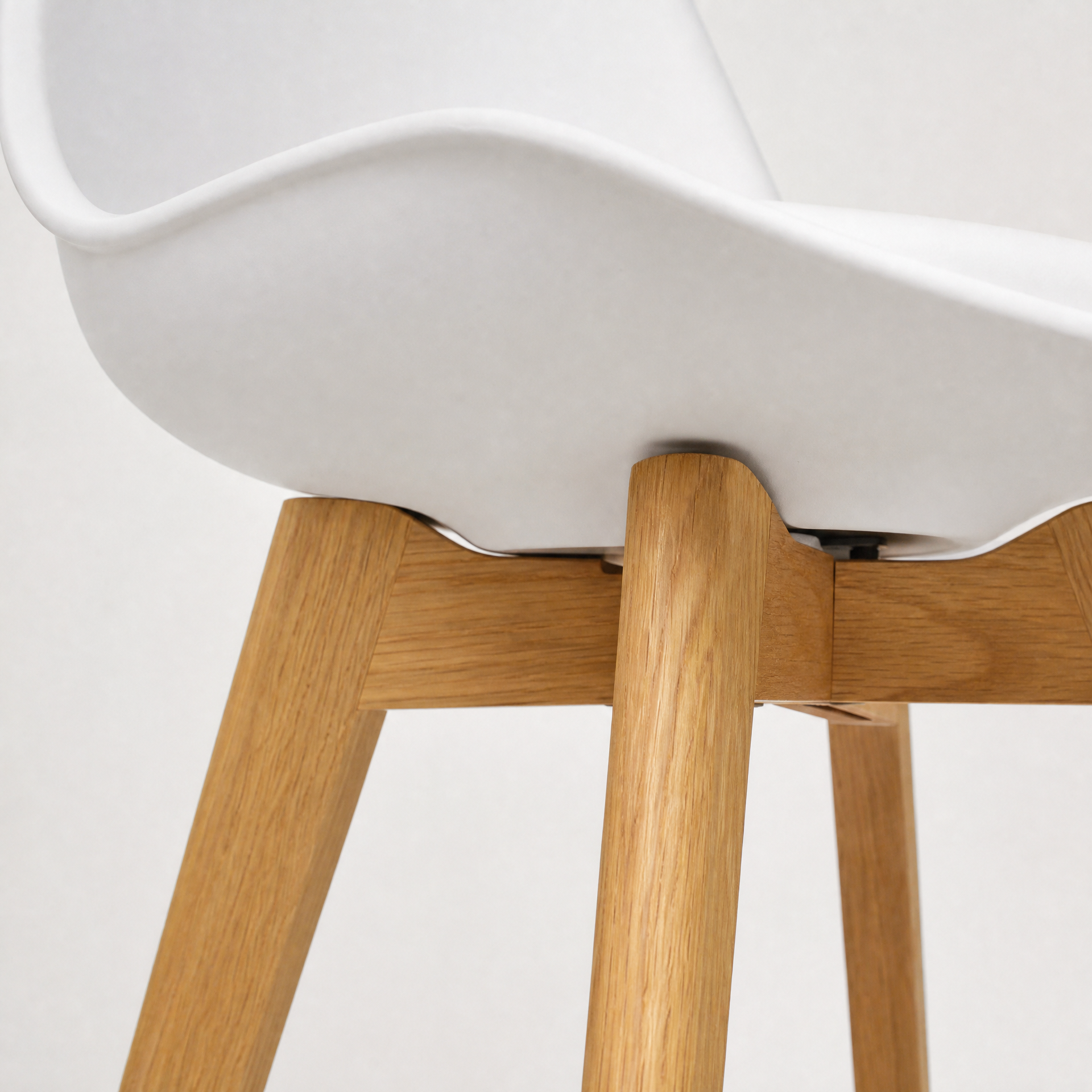 Silla Elba Blanca base madera