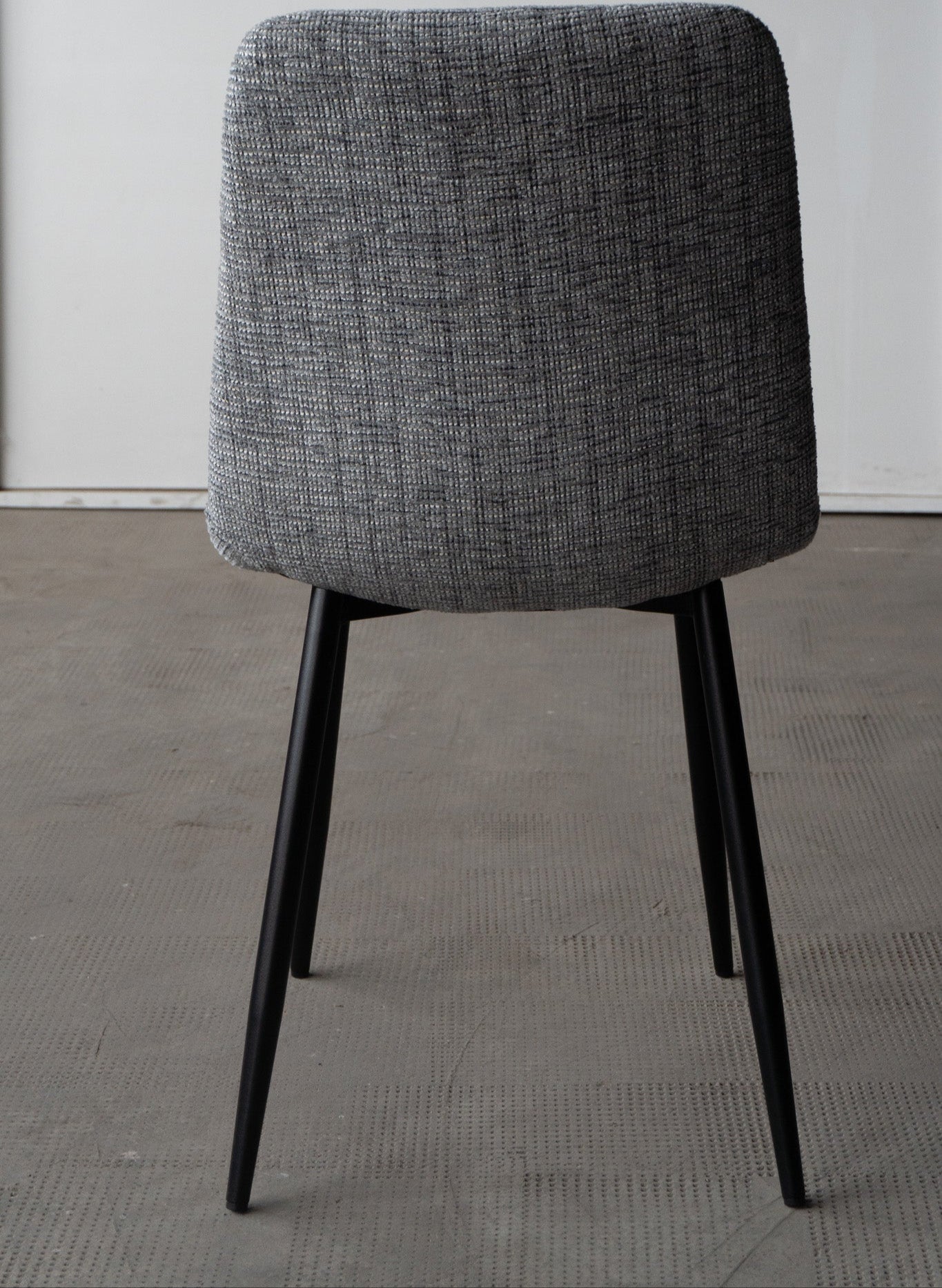 Silla Dallas Chenille Gris Oscuro Base Negra