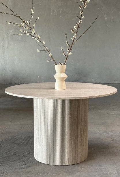 Mesa Amelia