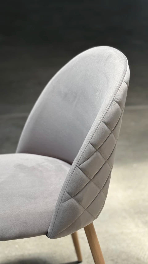 Silla Livia Matelasse Gris Claro Pana Base Natural