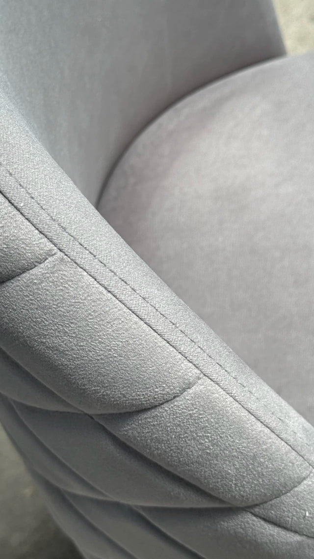 Silla Livia Matelasse Gris Claro Pana Base Natural