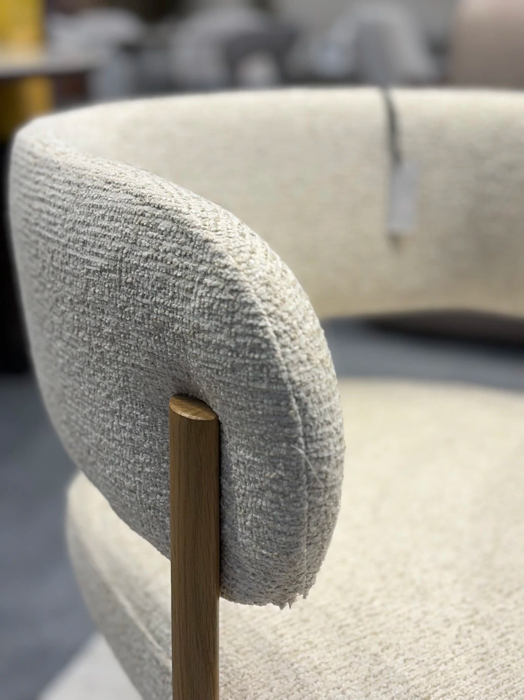 Silla Carly Chenille Gris Base Natural
