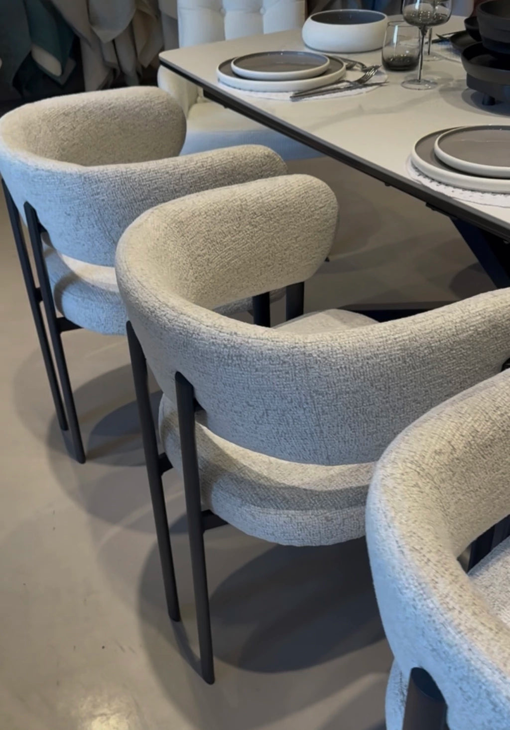 Silla Carly Chenille Gris Base Negra
