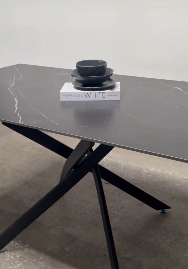 Mesa Muna Neolith Base Negra