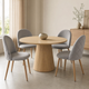Silla Livia Matelasse gris claro de pana con base natural junto a Mesa Ewan madera natural en comedor moderno Zagliari