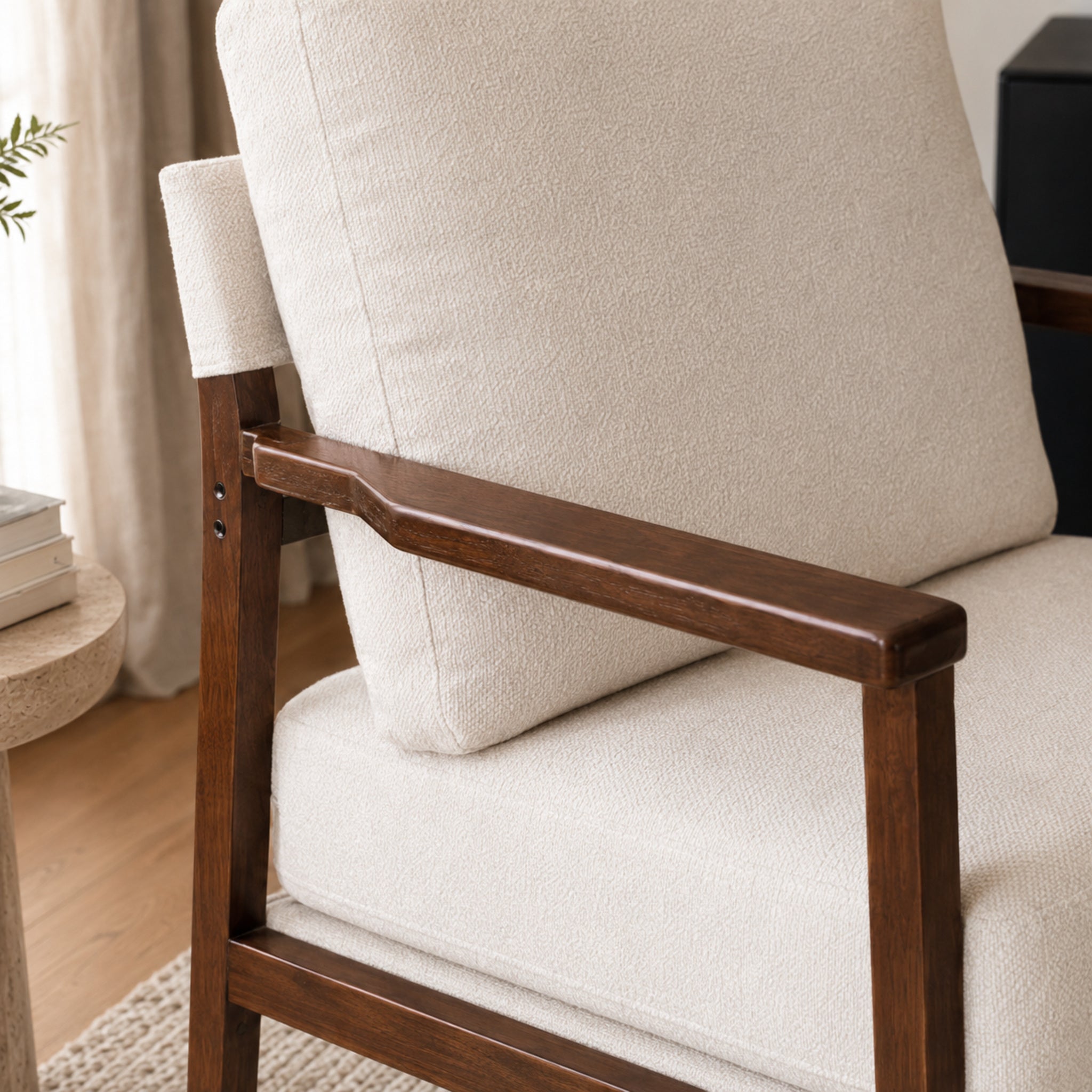 Sillón Niko Chenille Beige Base Walnut
