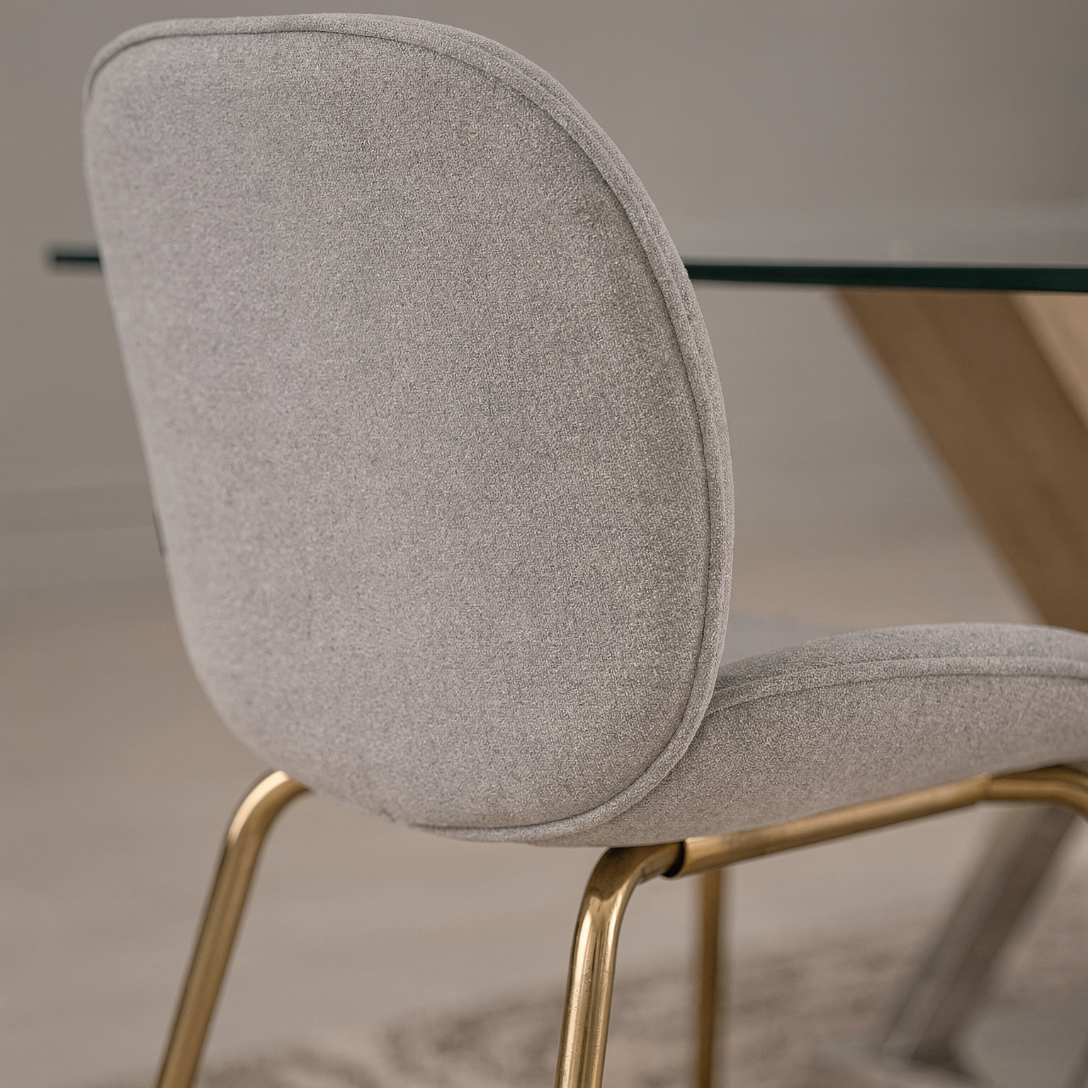 Silla Kyris Gris Claro Base Dorada
