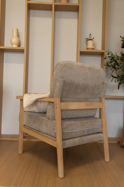 Sillón Niko Chenille Taupe Base Natural